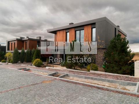 будинок за адресою Вишнева вул.