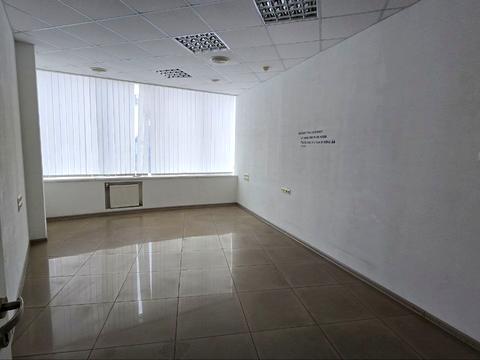 комерційна за адресою Королеви Єлизавети ІІ вул. (Глинки), 2