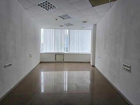 комерційна за адресою Королеви Єлизавети ІІ вул. (Глинки), 2