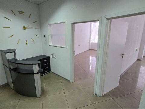 комерційна за адресою Королеви Єлизавети ІІ вул. (Глинки), 2