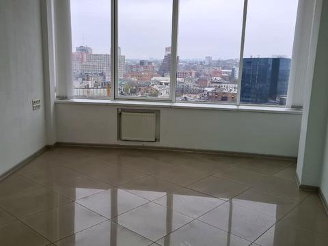 комерційна за адресою Королеви Єлизавети ІІ вул. (Глинки), 2