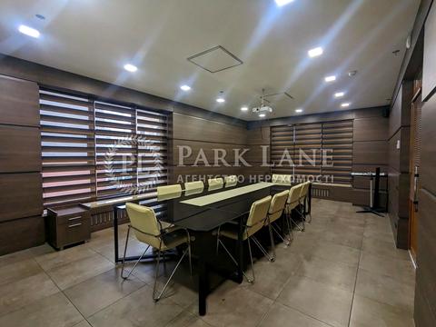 комерційна за адресою Богдана Хмельницького вул., 2/37б