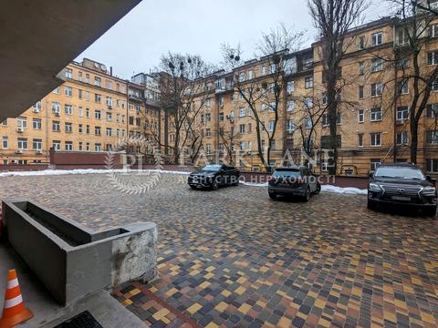 комерційна за адресою Богдана Хмельницького вул., 2/37б