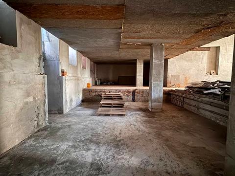 комерційна за адресою Воскресенська вул. (Леніна), 38