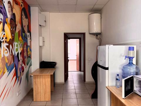 комерційна за адресою Володимира Мономаха вул. (Московська), 17А