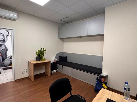 комерційна за адресою Володимира Мономаха вул. (Московська), 17А