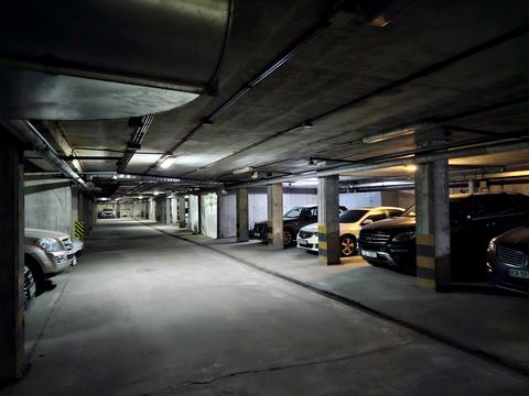 паркомісце за адресою Микільсько-Слобідська вул., 6