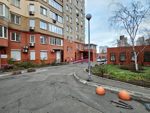 паркомісце за адресою Микільсько-Слобідська вул., 6