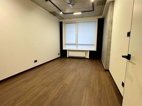 комерційна за адресою Дніпровська набережна вул., 15-К