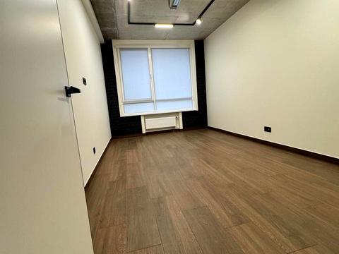 комерційна за адресою Дніпровська набережна вул., 15-К