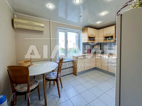 квартира за адресою Автозаводська вул., 56