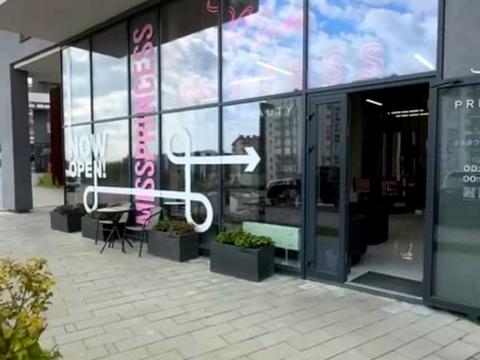 комерційна за адресою Василя Стуса вул. (Островського), 51-53