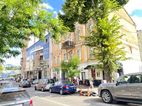 комерційна за адресою Софіївська вул., 3-Б