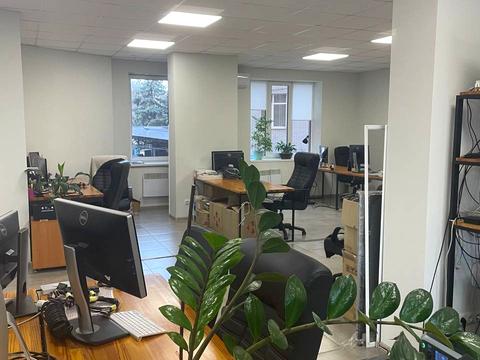 комерційна за адресою Виконкомівська вул., 24-А