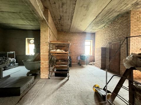 комерційна за адресою Богдана Хмельницького, 81