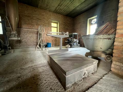 комерційна за адресою Богдана Хмельницького, 81