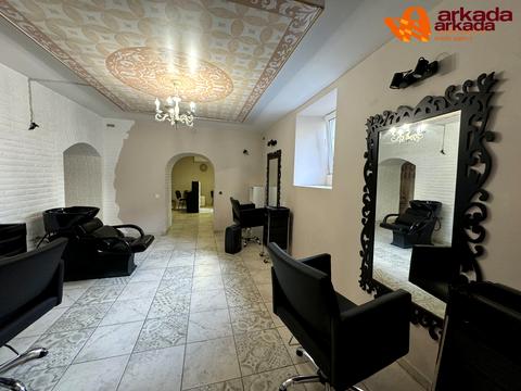 коммерческая по адресу Михаила Грушевского ул., 37