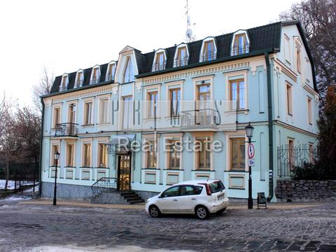 комерційна за адресою Андріївський узвіз, 7