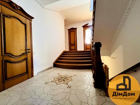 будинок за адресою Василя Сухомлинського вул., 19