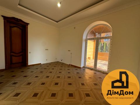 будинок за адресою Василя Сухомлинського вул., 19