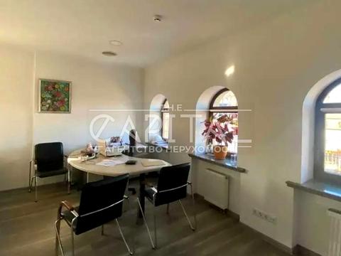 коммерческая по адресу вул. Лук'янівська, 4