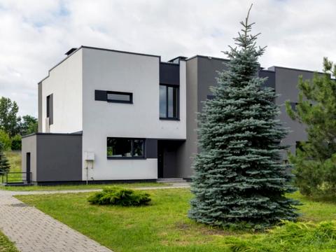 дом по адресу вулиця Столична