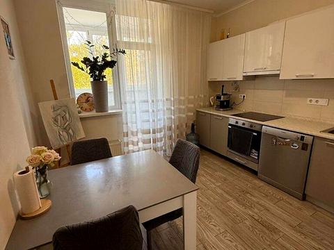 квартира за адресою Академіка Заболотного вул., 15-Б