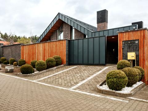 будинок за адресою стоянська, 8/1