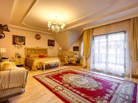 комерційна за адресою Івана Франка вул., 1