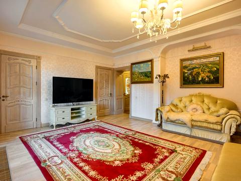 комерційна за адресою Івана Франка вул., 1