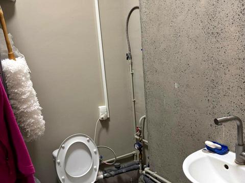 комерційна за адресою Анни Ахматової вул., 22