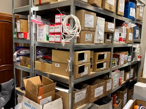 комерційна за адресою Анни Ахматової вул., 22