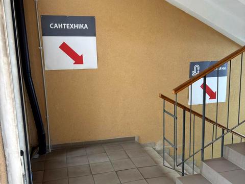 комерційна за адресою Анни Ахматової вул., 22