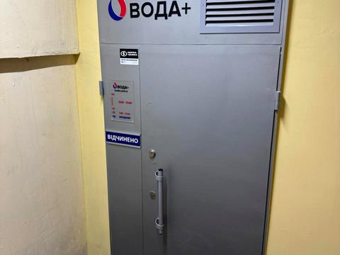 комерційна за адресою Анни Ахматової вул., 22