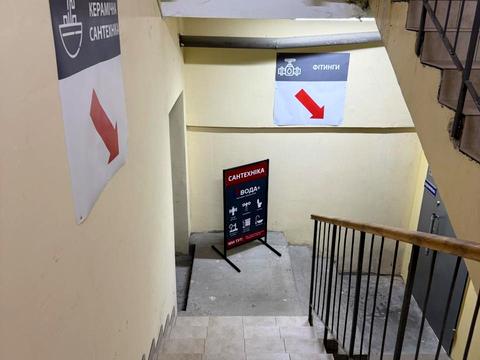 комерційна за адресою Анни Ахматової вул., 22