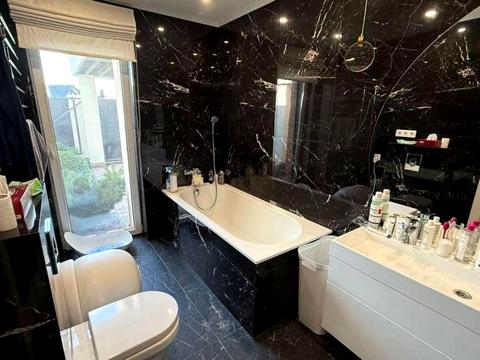 будинок за адресою Централна