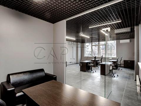 комерційна за адресою Жилянська вул., 68