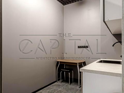 комерційна за адресою Жилянська вул., 68