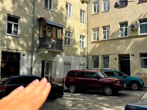 комерційна за адресою Підмурна вул., 24