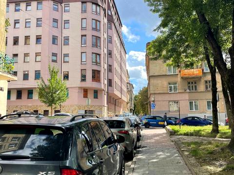 комерційна за адресою Підмурна вул., 24