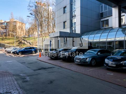 комерційна за адресою Київ, Спортивна пл., 3