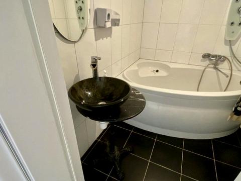 квартира за адресою Анни Ахматової вул., 28