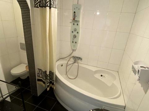 квартира за адресою Анни Ахматової вул., 28