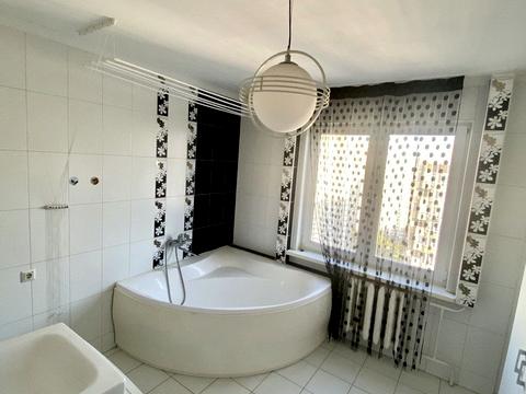 квартира за адресою Анни Ахматової вул., 28