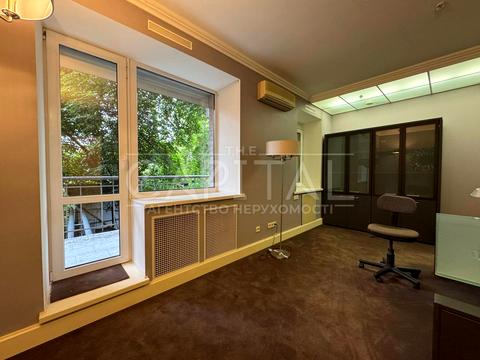 комерційна за адресою Микільсько-Ботанічна вул., 15/17