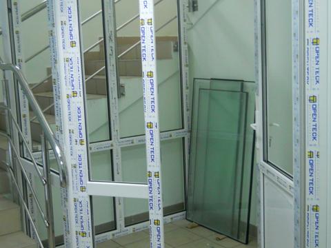 комерційна за адресою Левка Лук'яненка вул. (Маршала Тимошенка), 19