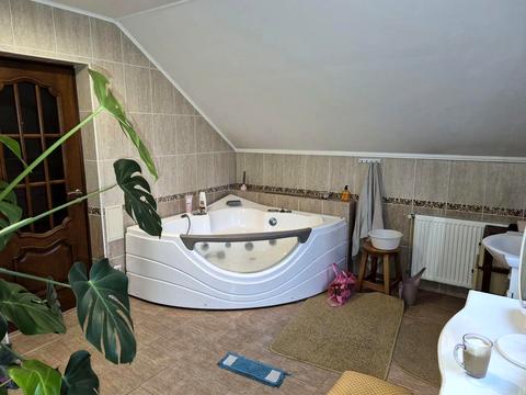 будинок за адресою с. Кременище, садова