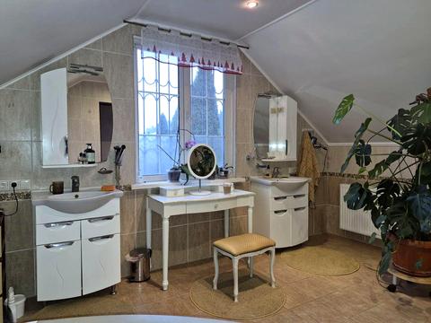 будинок за адресою с. Кременище, садова