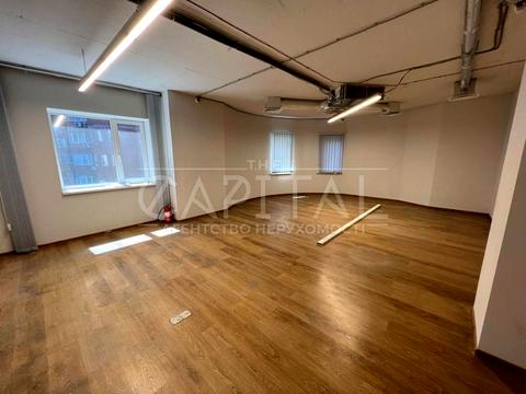 комерційна за адресою Анни Ахматової вул., 13