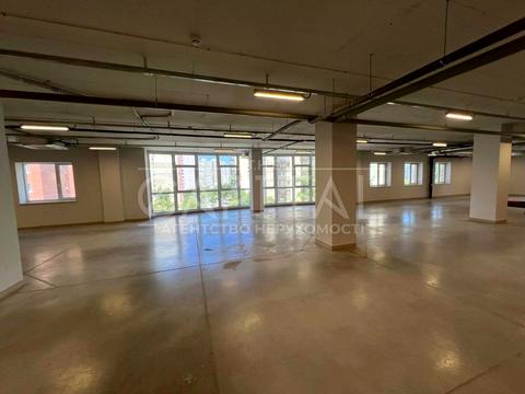 комерційна за адресою Анни Ахматової вул., 13